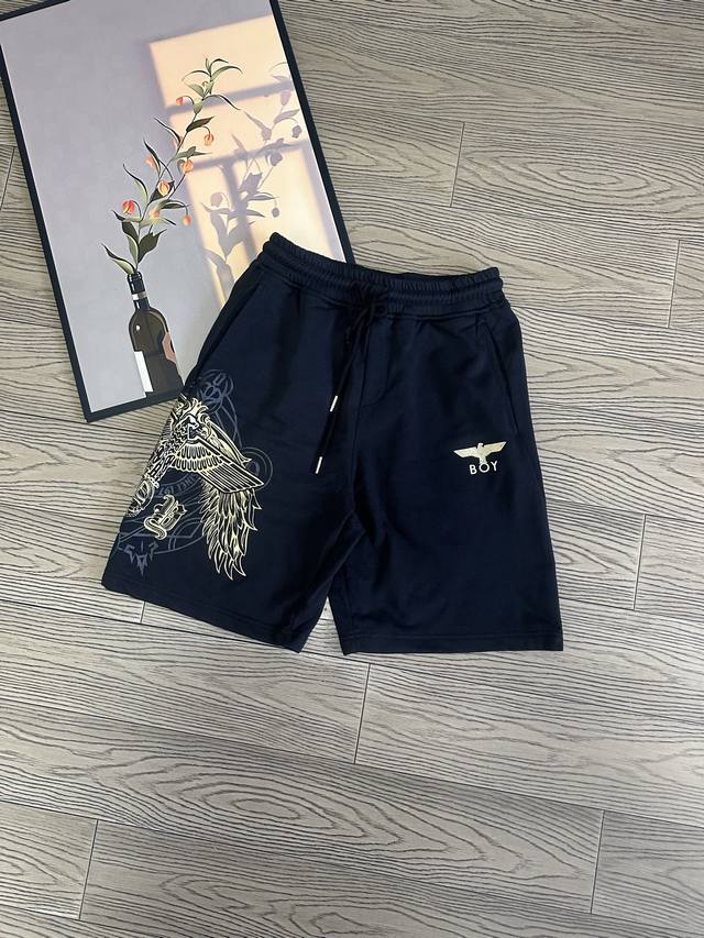 Boy London 大老鹰夏季永不过时单色烫金刺绣小标老鹰翅膀Logo图案印花休闲情侣毛圈五分短裤 采用360G重大毛圈面料，质感一流，作为当下超火的品牌，没