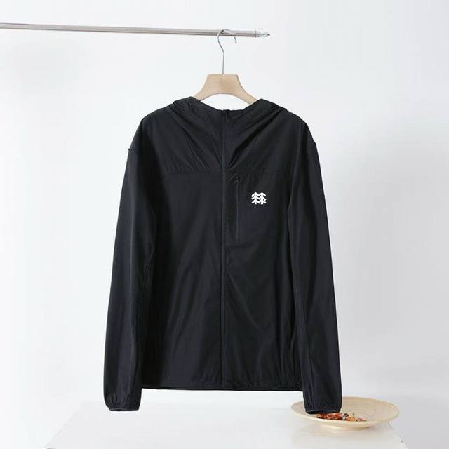 供 Kolon Sport可隆2025官网同款防泼水防风防晒Upf80+男士透湿凉感弹防晒衣 轻薄冰丝防晒皮肤衣！户外通勤的良好选择，轻薄便捷！ 腋下排气孔设计