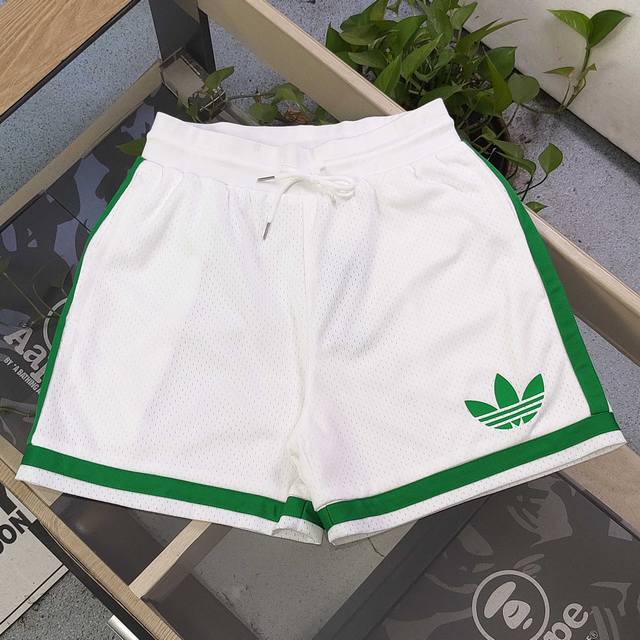上新 款号：Zz25608 2025新款Adidas阿迪达斯三叶草刺绣莲花Logo图案绣花网眼速干短裤五分裤， 网眼黑科技：空气能 穿堂而过 网眼面料像无数小气