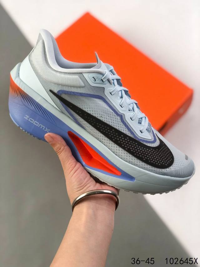 公司级带半码！ Nike Air Zoom Alphafly Next% Fly6 整体采用前作的设计语言，并且对后者的细节进行升级，马拉松和长距离路跑的性能极