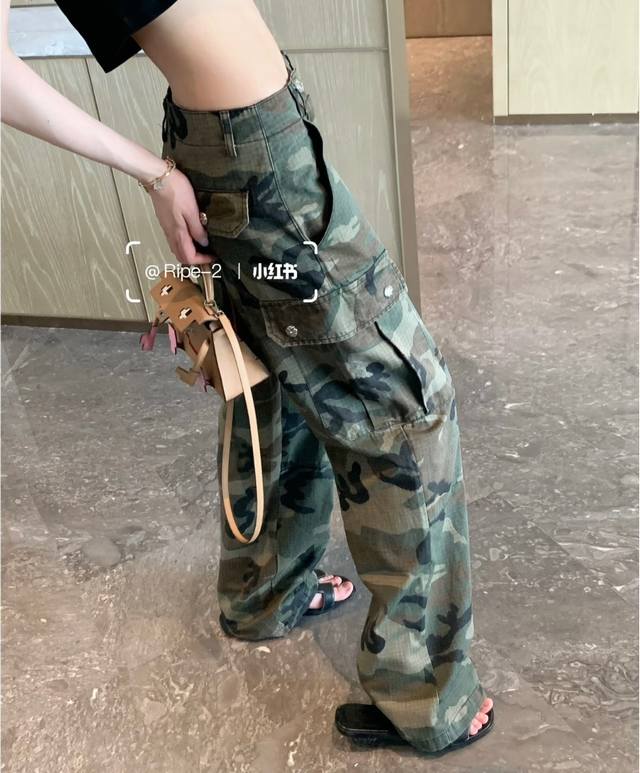 上新 裤子160 Chro* Hearts 克罗心 中古风短T迷彩裤套装～ 属于夏天的克罗心辣妹 太有古早的辣妹风了！ 不会高领勒脖子哒 搭配的低腰迷彩裤一套太