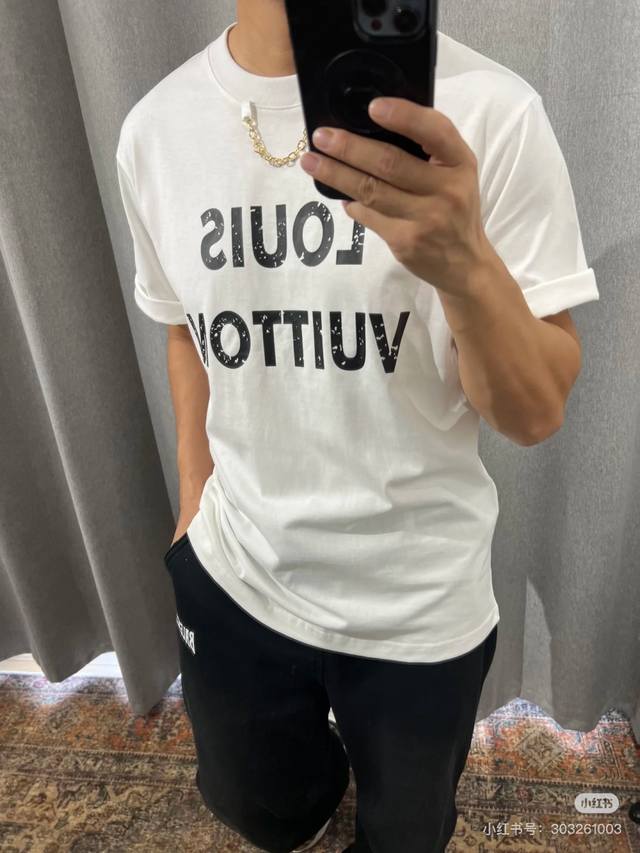 Lv项链破旧字母圆领短袖 15 Louisvuitton官网Zp同步新款T恤 面料采用32支双纱280克高克重纯棉面料 同缸定织定染原版同色螺纹 进口机器白墨直
