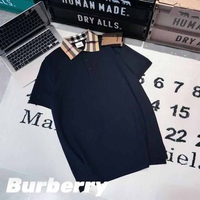 Burbberry巴宝莉2025新款经典格子拼接短袖Polo衫 -面料：采用原版一比一定织定染珠地棉面料。 -辅料：原版拆解开发，一比一定制的小标，领标，水洗，