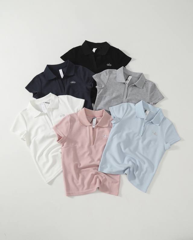细节图# Alo女士网球Polo短袖春夏系列重磅出品 最高版本 六色齐发 夏天拒绝千篇一律！Alo 这款 Polo 短袖，妥妥穿搭宝藏 经典 Polo 领设计，