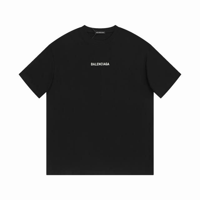 Balenciaga巴黎世家短袖 面料：240克双纱高密度纯棉面料 - 工艺: 整件衣服采用精密压花工艺 - 男女同款均可驾驭 - 尺码： M L Xl Xxl