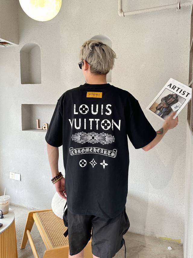 Louis Vuitton*路易威登 Lv克罗心联名梵文字母印花短袖T恤 简单耐看的设计 Is 剪裁宽松风格 男女同款 情侣款 Oversize版型 尺码推荐表