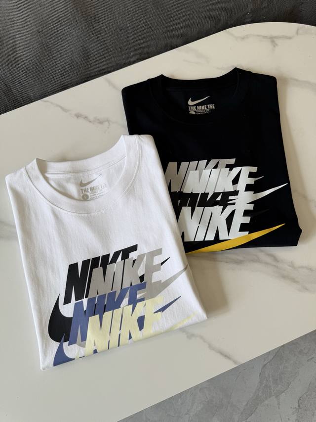 Nike As M Nsw Prem Ss Tee 美式复古运动休闲Logo印花短袖T恤 -面料采用260G双纱面料，达到透而不露的黄金平衡点，完美规避透视尴尬