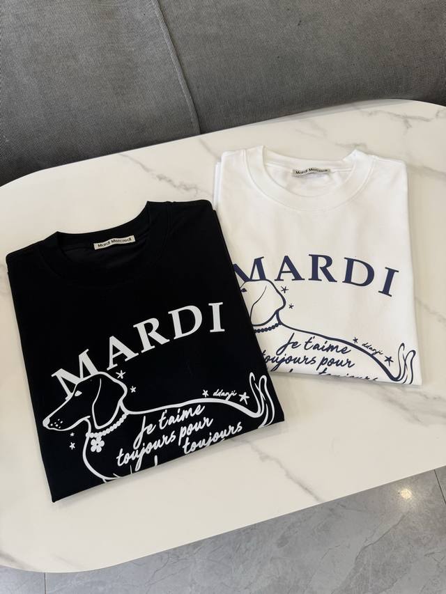 Mardi Mercredi Ss24 Tshirt 摇尾花朵项链腊肠狗宽松 短袖T恤 男女同款 -此款采用240G索罗娜 Sorona 环保型高科技面料，触感