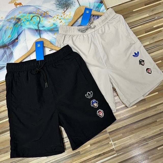 上新 逼格满满！三叶草阿迪达斯Adidas万针刺绣Logo手感超舒服！牛奶般丝滑！清爽凉凉上身就降温的神裤！休闲裤！阿迪夏季户外男士运动短裤！情侣款男女同款宽松