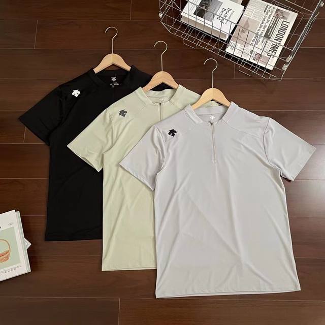 迪桑特 Descente高弹速干科技半拉链夏季新款高性能短袖Polo衫 精选高弹速干科技面料，兼具柔软与挺括感，亲肤舒适，吸湿排汗性能优越，即使在炎热天气中也能
