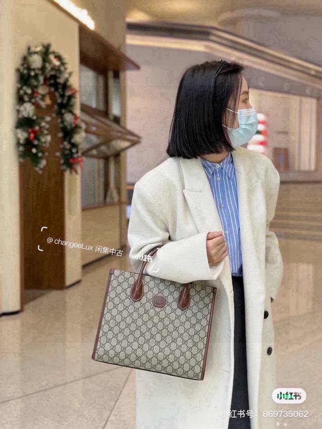 Gucci 古驰 Retro 托特包 鹿晗、吴磊、白鹿同款 复古托特街头风 经典老花搭配托特复古造型 古典文艺结合强大实用性的百搭款 简约、立挺、轻便，互扣式双