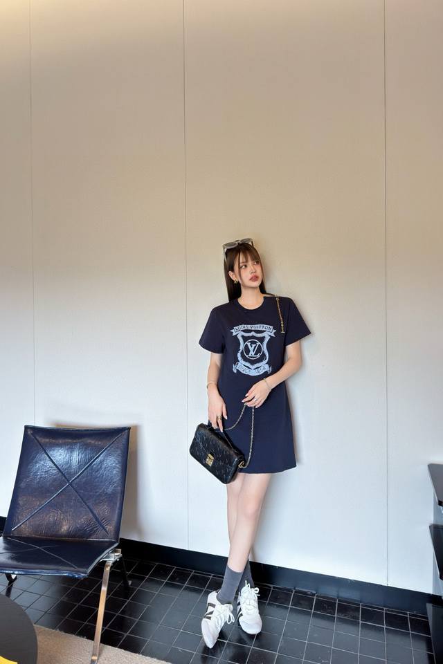Louis Vuitton Lv 驴家字母Logo印花链条拉链圆领短袖连衣裙 款号：25670706475 颜色：蓝色 尺码：Sml S码80-95斤 M码95