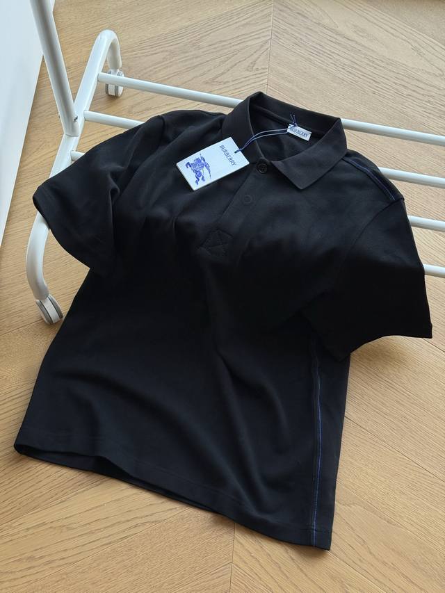 供 Burberry 巴宝莉 手臂条纹图案点缀马术骑士徽标Polo衫 Xs~L 原厂轻薄的珠地网眼布棉质面料，袖口内侧的战马 需要翻起来才看得见的设计，多了一种