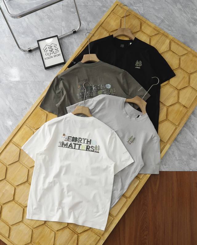Kolon Sport可隆全压胶男女同款半宽松图案印花圆领短袖T桖 面料采用舒弹棉 柔软 丝滑 清香 排汗 速干 清爽舒适 良好的抗皱性和保型性，能让衣物保持较