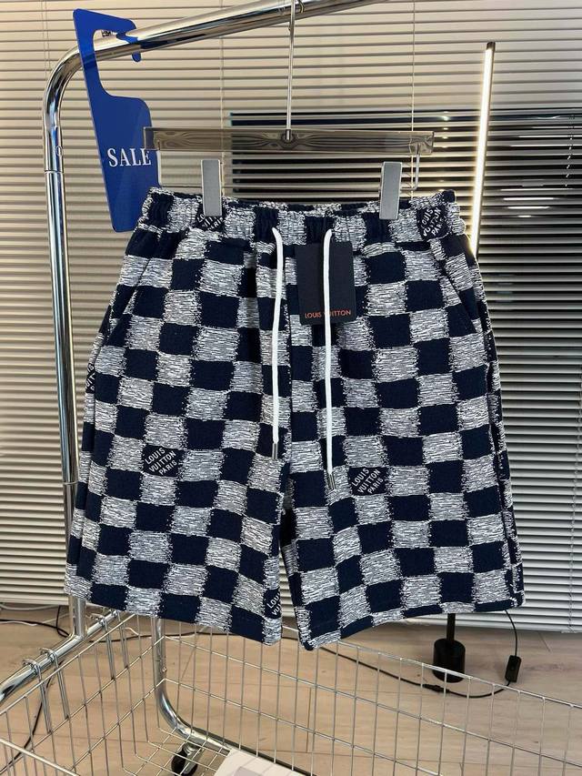 品名：Lv 24Ss春夏 王鹤棣 菲董马赛克棋盘格提花面料 松紧带抽绳休闲短裤 版型；宽松 面料：提花牛仔 颜色： 蓝色 尺码M-L-Xl 胸围 衣长 肩宽 M