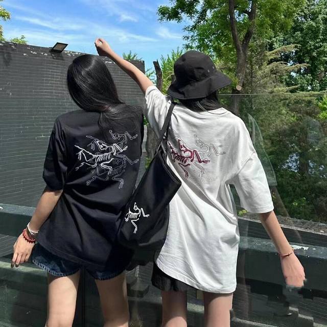 小鸟T恤太好穿了 : 后背Logo贼有设计感！！