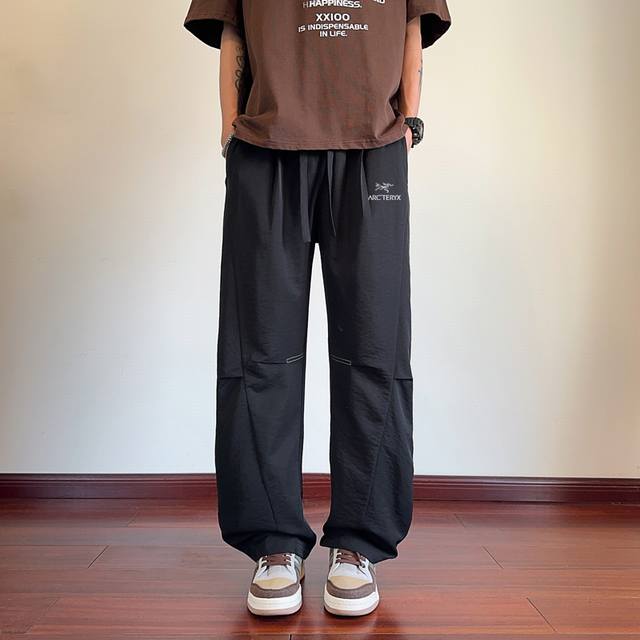 春夏衔接冰丝裤 Arc'teryx 始祖鸟伞兵裤 男女同款 海外专柜机能休闲裤，小红书主播推荐，上身质感满满，版型立体，完美修饰腿型，可随意日常搭配，不费劲就能