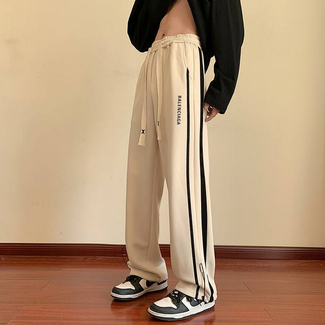 上新 新款巴黎世家Balenciaga直筒卫裤！采用原版定制纯棉面料_高端品质面料 面料透气防撕裂！不贴肉 穿上舒适合身！立体修身_休息版型超级赞 穿着不闷热，