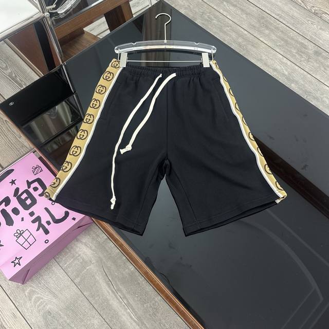 Gucci 古驰经典侧标双G织带夜光条3M反光休闲情侣五分裤短裤｜571 松紧休闲五分短裤 经典蛇纹侧面串标条纹 经典侧边侧面3M反光织带拼，平纹针织面料 55