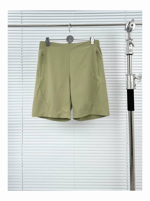 供 鸟四色反光运动短裤 黑色 米白 绿色 灰色 M-4Xl 25Ss春夏新款 Arc’Teryx 始祖鸟四色反光户外休闲情侣短裤 它是可以被定义为一条‘皮肤裤’