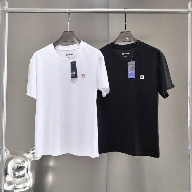 供 不控价 Fila Fusion斐乐2025专柜基础款硅胶小标Logo高端两色T恤！男女同款！情侣款！ 采用210G纯棉80支高端面料，上身丝滑柔软舒适，不存
