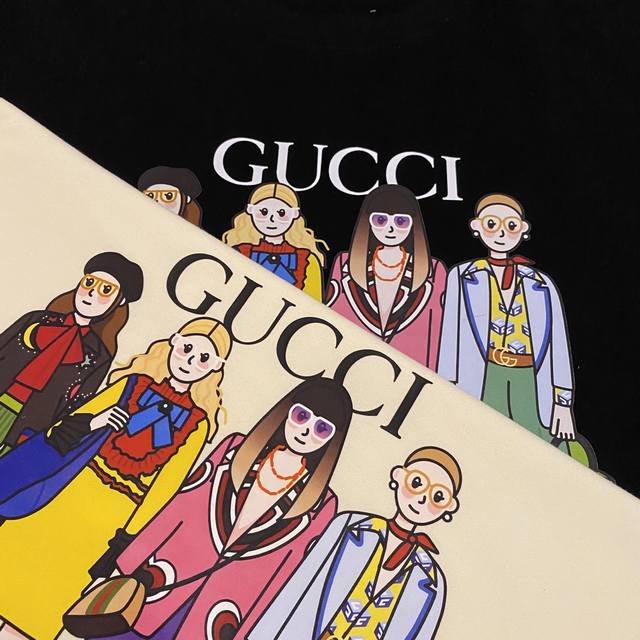 古驰Gucci 走秀款潮流达人经典款情侣短袖 穿上就是舒适自在 减龄又显瘦的存在，慵懒而随性，结合干净简单的色系就特别耐看，适合日常穿着～复古标识 显得格外耀眼