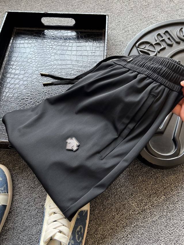 专柜顶级货！ 人气爆款！Descente 迪桑特专柜新品冰氧蚕丝长裤！恒隆在售万元级，款号：3612 迪桑特家今年新品冰氧天丝面料，内外层做了液氨工艺处理，久穿