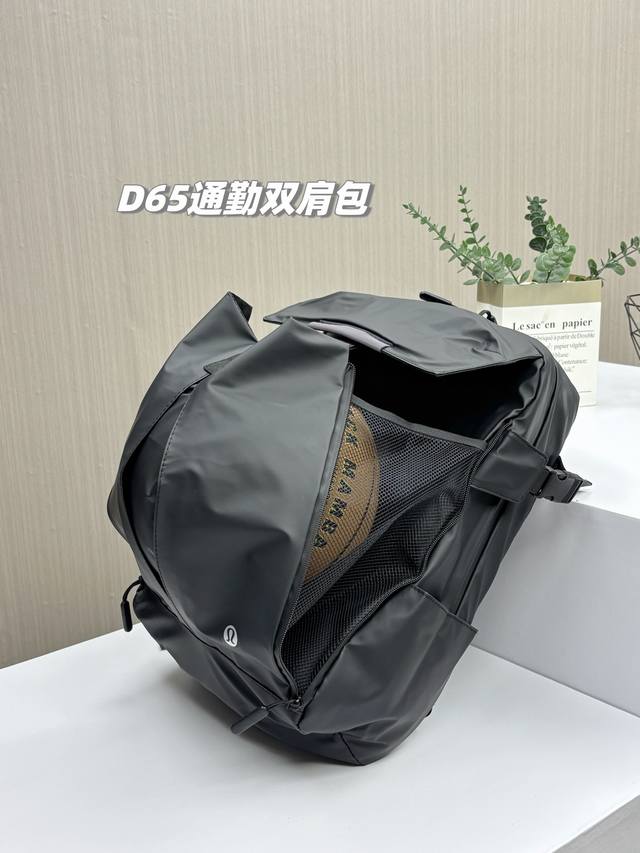 此包在手，天下我有！2025最新Lululemon皮面大容量通勤款机能双肩包，电脑商务双肩包！男女上身都好看的一款皮面防水耐磨双肩包，通勤款适用于任何场景和需求