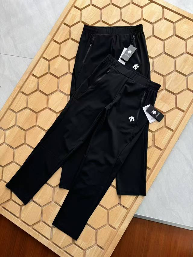 上新 Descente 迪桑特夏季新品男裤，25新款男子轻薄透气“0”感牛奶冰丝速干运动裤运动休闲长裤，春夏超薄四面弹速干裤！ 超级牛的面料！面料柔软光滑！送人