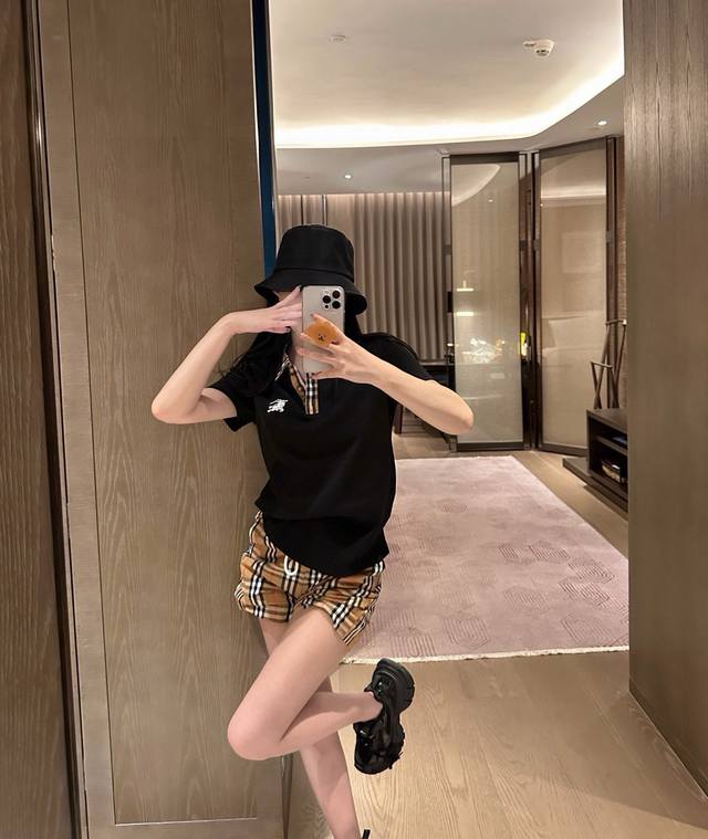上衣 短裤 Burberry 巴宝莉Bbr套装经典战马Logo刺绣格纹Polo衫翻领短袖上衣格子短裤 款号：25670506449 颜色：黑色 白色 尺码：Sm