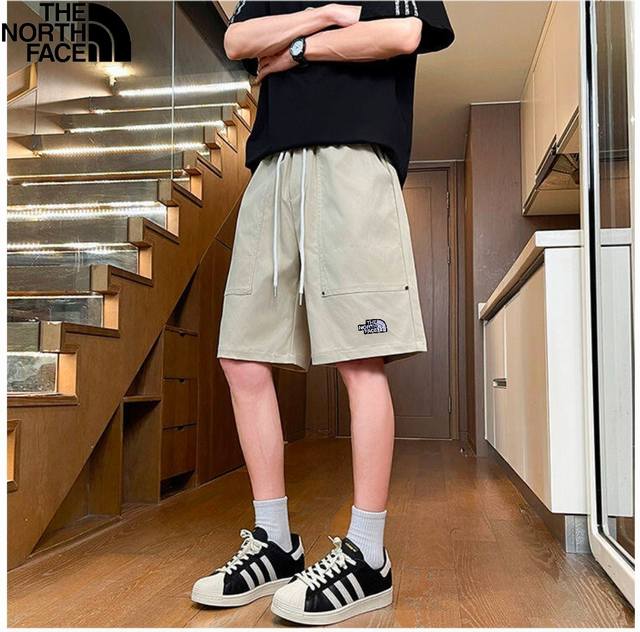 海外版25Ss新款北面The North Face夏季新款，男女同款松紧腰户外休闲工装三色高品质Ins大口袋户外工装短裤！男士五分裤，直筒裤！ 裤子版型宽松 细