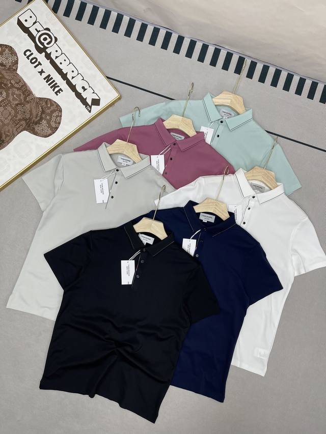 Thom Browne 汤姆布朗Tb25S夏季经典情侣款无痕三条杠商务翻领短袖Polo衫 Thombr**Ne的设计灵感从未让大家失望过，潮流优雅、时尚青春、精