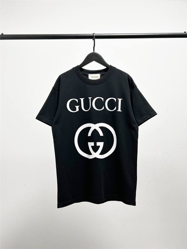 经典彩条短袖再现！高版本，质量很好！降价福利，冲冲冲！！！Gucci 古驰男女大G字母短袖T恤！ 古驰经典字母短袖！图案采用数码直喷工艺！四联吊卡和洗唛！ 面料