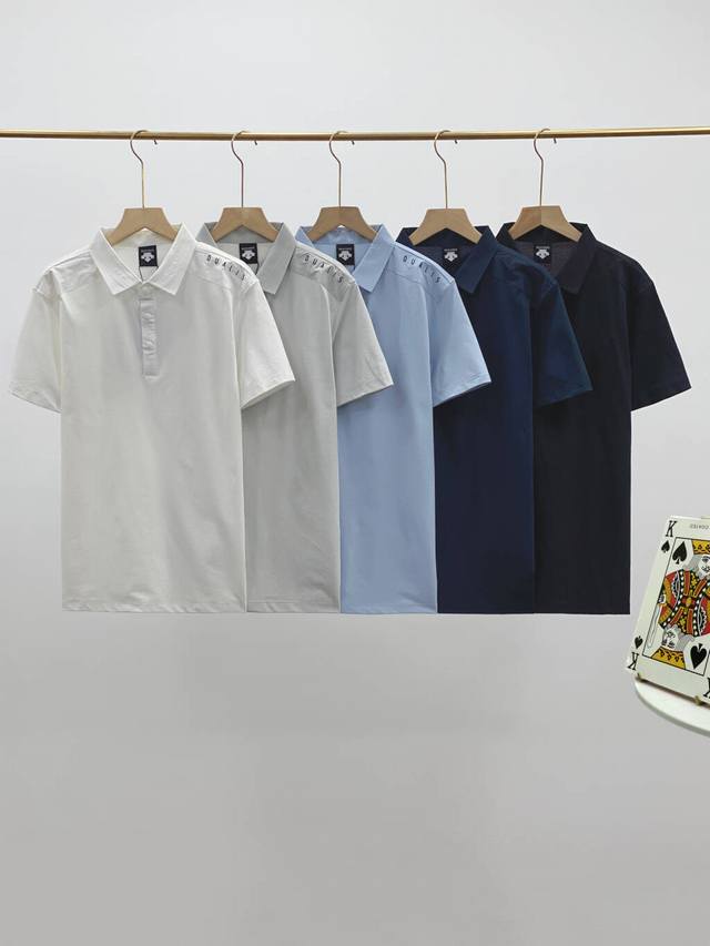 Descente迪桑特Training系列综训运动健身男士凉感防晒短袖Polo衫 Training 短袖 Polo 衫，秉持“轻简环保，凉感随行”理念，采用经典
