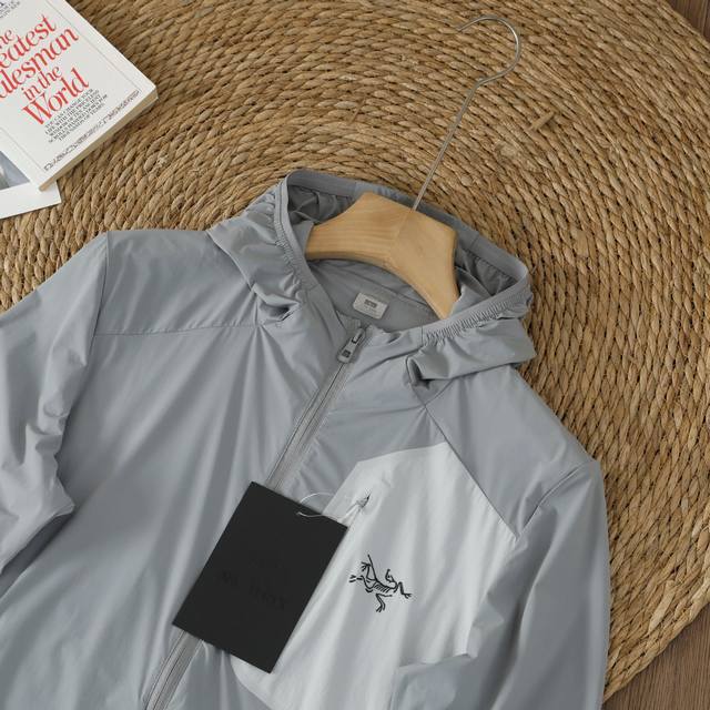 Arc‘Teryx 始祖鸟夏季男女薄型连帽皮肤衣防晒衣！ 最新款，夏季必备！防晒指数50+认证款！高端品质无敌！ 进口科技防晒面料，具备优异的高弹性原纱防晒，可