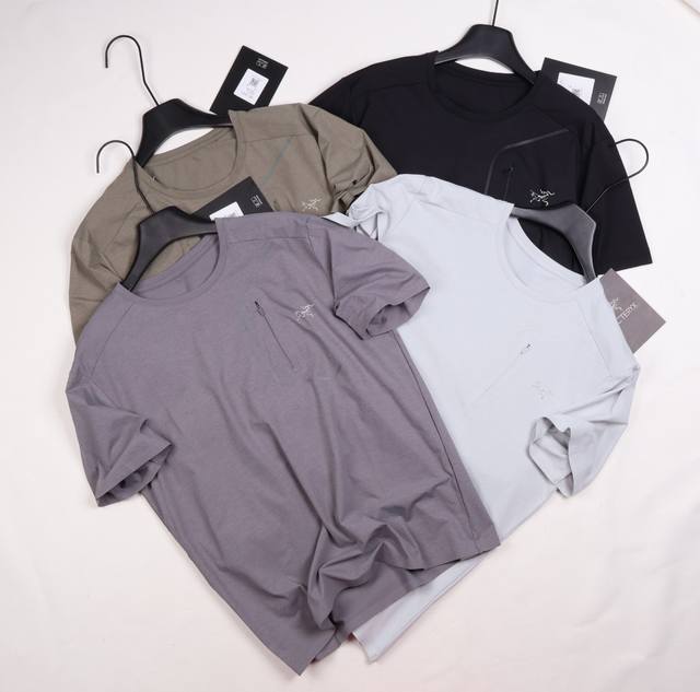 始祖鸟夏装男子Eris T-Shirt轻量透气速干短袖T恤无缝压胶都市商务休闲户外健身运动圆领T恤，面料采用轻量透气速干棉科技面料，可吸湿排汗、快干透气！简洁精