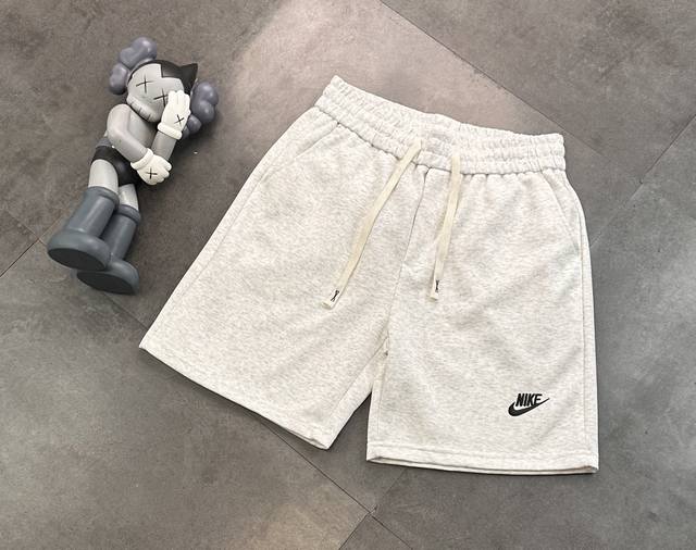 潮牌耐克Nike刺绣小标Logo抽绳五分裤毛圈卫裤短裤可以搭配情侣款哦！ -：顶级复刻版本 区别市场通货 原版吊牌水洗标+进口万针刺绣，细节饱满 - 区别市场普