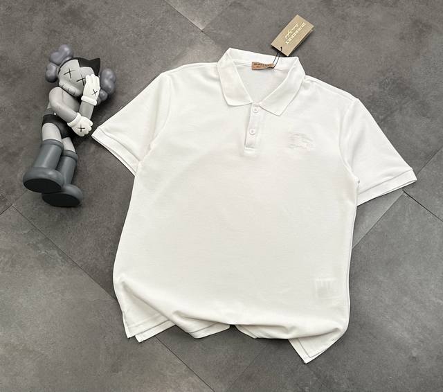 潮牌Burberry 限定小标战马Polo衫！Dl限定战马 Ekd Polo衫，元素贯穿整个春夏～ Daniel Lee作为创意总监，改用了一些更为Modern