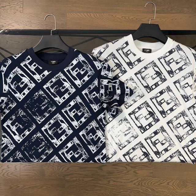 芬迪 Fendi 2025 夏季新款双F满印字母刺绣短袖T恤 采用面料 32支双纱+洗水面料 水洗不易变形，全身满印F图案，胸前恶魔眼睛刺绣+字母刺绣Logo，