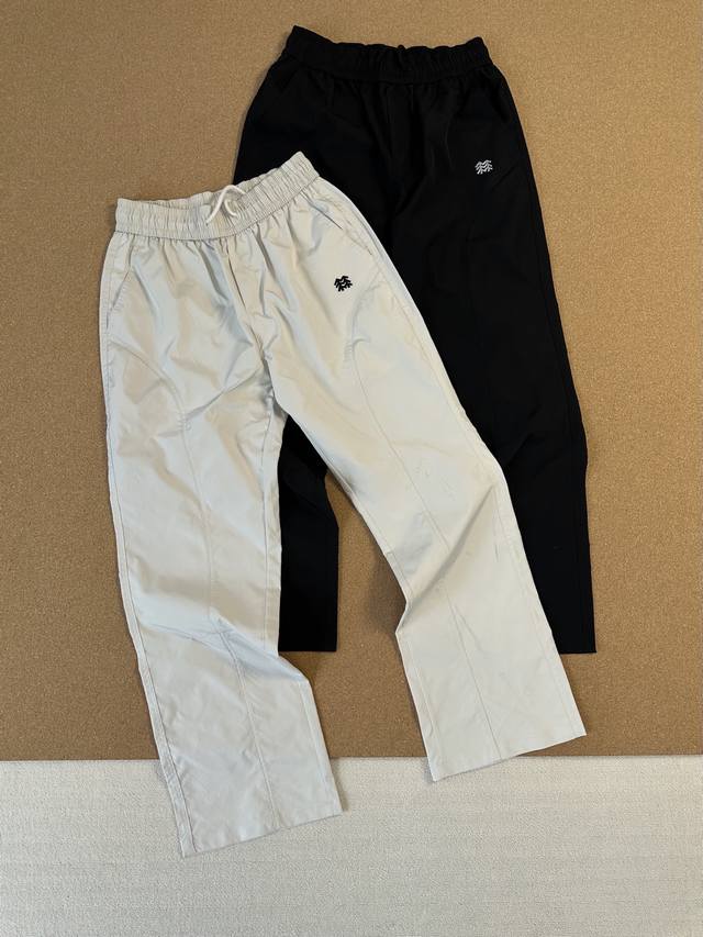 Kolon Sport可隆男女同款宽松日常通勤百搭户外运动美式高街机能防风防泼水纯色简约基础款微喇潮流登山休闲裤 颜色：黑色 米白 尺码：M-3Xl 追求时尚与