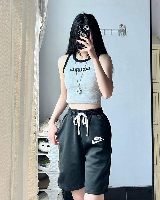 Nike 耐克 小标运动宽松短裤 官网发售｜兼运动与潮流｜超百搭 甄选新疆360G重磅华棉 面料 最大的优点就是柔软轻薄透气 不闷不热 会呼吸的面料 亲肤性跟保