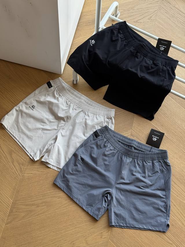 Kailas 凯乐石夏季新款透气男士梭织速干短裤 黑色 浅卡其 灰色 M~3Xl 提花纹理面料，透气速干冰凉，手感细腻柔软，很有质感3D立体修身裁剪，松紧腰带抽