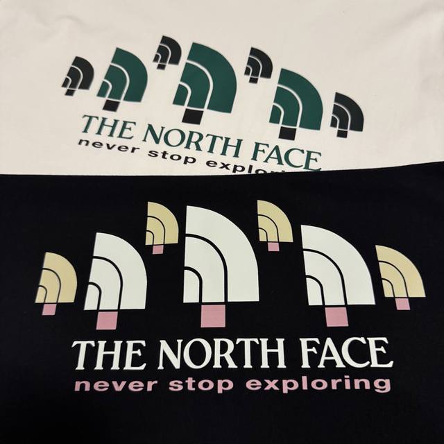 The North Face 北面Tnf字母T恤情侣户外舒适透气运动夏季新款纯棉短袖 260G新疆长绒棉面料，触感如云朵般柔软亲肤，3D立体剪裁搭配微宽松版型，
