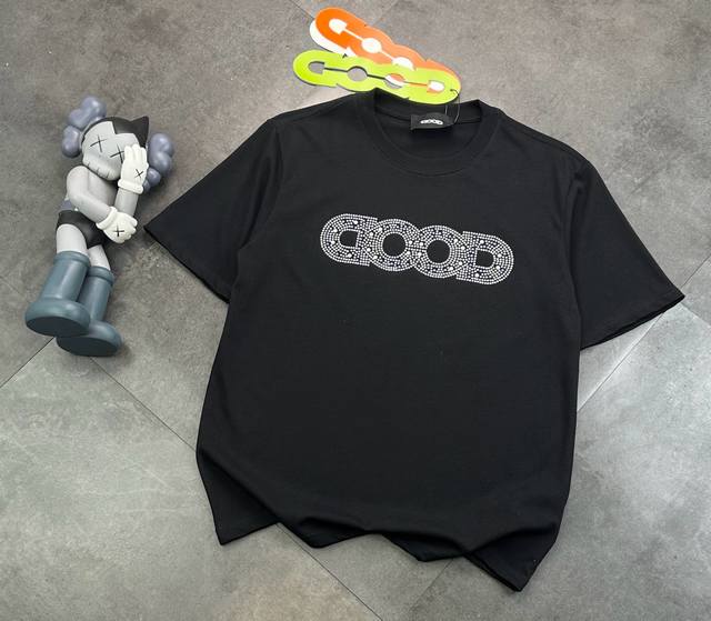 潮牌 Goodbrand烫钻点缀情侣款短袖T恤！ ：240G双纱潮牌专用棉，纹理清晰，质感满满，同缸定染1×1无色差精密纯棉螺纹，层搭叠穿，自留好货，强烈推荐~
