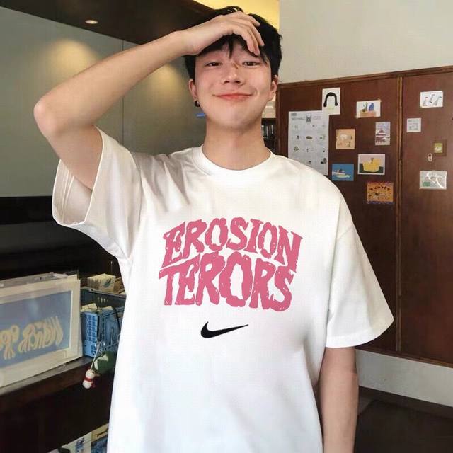 260G重磅纯棉 Nike 耐克 Erosion Terrors 字母 短袖T恤 男女同款 半袖 情侣款 面料工艺： 1.260G重磅纯棉，100%棉，恰到好处