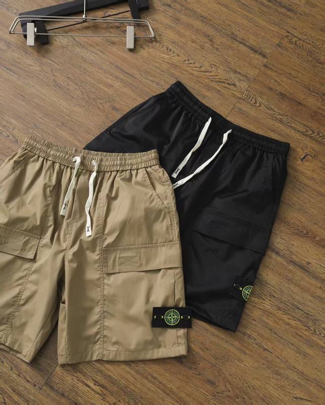 Stone Island 夏季新款户外运动休闲薄款宽松工装短裤 高性价比款、优选高支数聚酯格纹布，丝毫不影响透气，格纹布更耐磨防撕裂宽松的工装风格，松紧腰斜插口