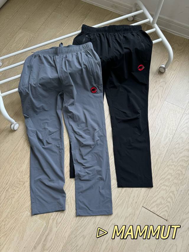 Mammut 猛犸象 春夏新品户外薄款梭织运动男士冰丝速干长裤 它采用高科技梭织面料，手感超柔软体感舒服，吸湿排汗，急速快感！透气性能卓越，薄如蝉翼！轻量化！透