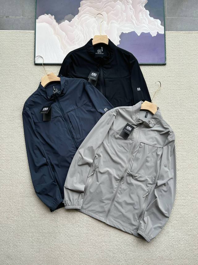 Kolonsport 可隆25Ss夏季新款立领户外休闲防晒衣！ 可隆男士户外休闲防晒皮肤衣防泼水轻薄皮肤衣经典立领版型皮肤衣，轻量防晒面料，春季穿着轻盈不闷汗防