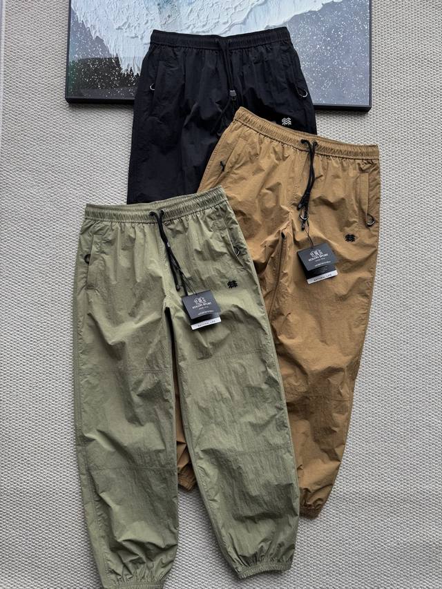 Kolon Sport可隆运动哈伦版型运动裤宽松防泼水长裤 平时大爱的萝卜裤 整个市场都没人做萝卜版型 从来没考虑过我们腿粗的宝宝 真是难得一见！ 拿到手就爱上
