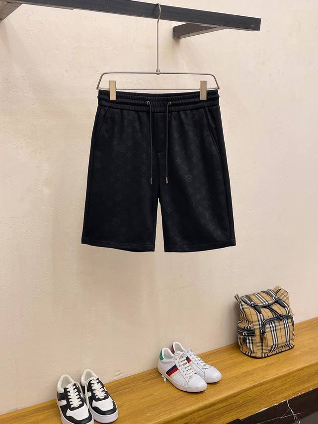 Louis Vuitton 路易威登，25Ss夏季最新款 Lv老花满印Logo休闲短裤五分裤中裤男女同款！ 高端版本！专柜定制面料 透气舒适度高，细节无可挑剔，